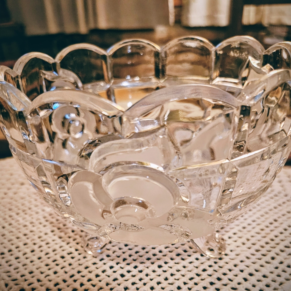 ❤️ VINTAGE | CLEAR LEAD CRYSTAL| Rose Design - 3-Footed Bowl